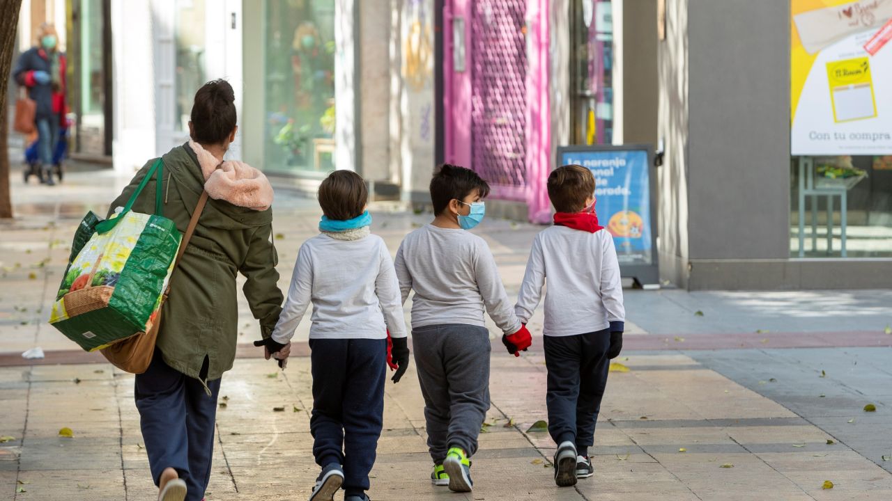Sin derecho a baja si tu hijo no da positivo en coronavirus pero debe quedarse en casa